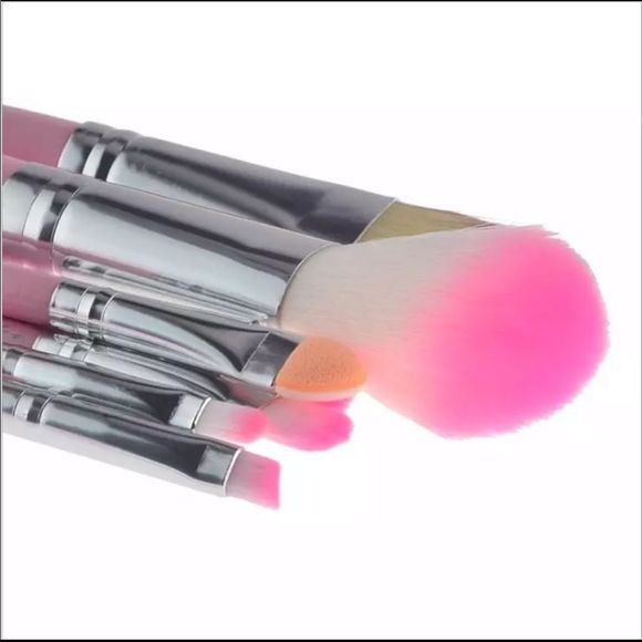7 Piece Pink Hello Kitty Makeup Brushes - Picture 4 of 7